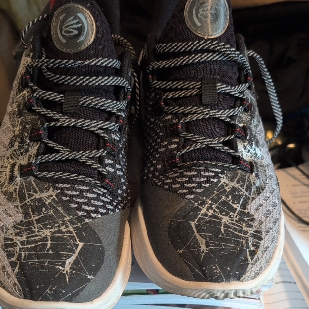 Steph Curry Under Armour Basketball Sneakers - Picture 2 of 5